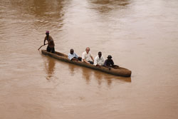 Marcel Rutten crossing Tana River (2012). © Roel Slootweg