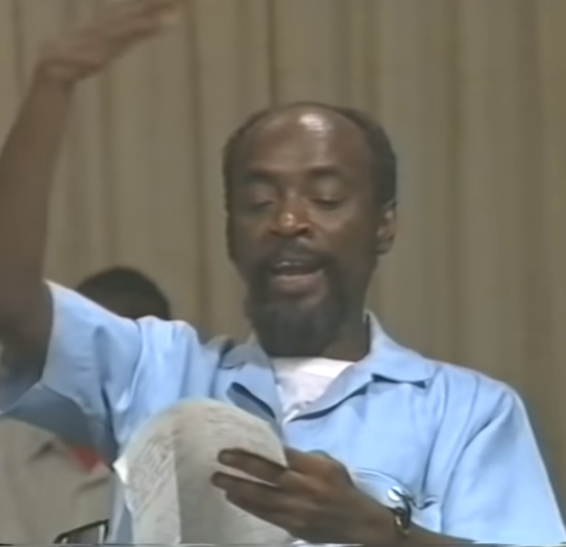 Gaarriye reciting his poem Fad Galbeed, in the 1980s (Source: Wikimedia Commons,  public domain)