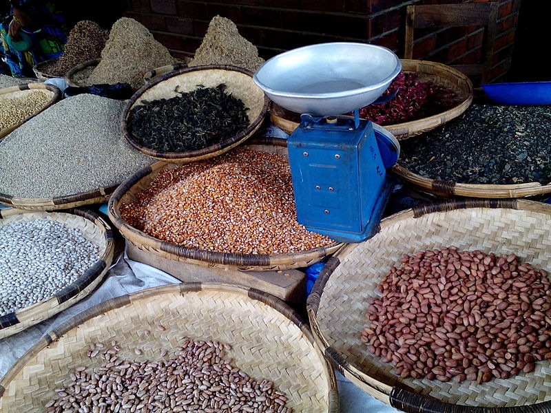 Assorted dried beans, Blantyre market, Malawi (Wikmedia Commona: Michaelphoya CCy-BY-4.0)