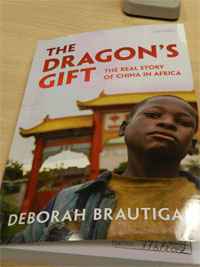 book cover: The Dragon’s gift written by Deborah Brautigam