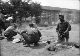 Prisoners at the prisoner of war camp in Slobozia (Romania). Photo:  Frobenius Institut