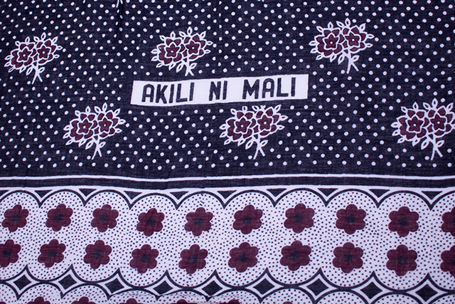 Fragment of kanga with Swahili text "Akili ni mali" (Intelligence is wealth). (Source: Kanga Collection Textile Research Centre Leiden, Photo: Hans Splinter)